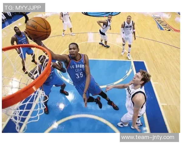 杜兰特赛季开局表现惊艳场均30分高效命中率限制对手运动战表现不佳