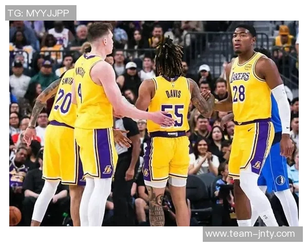 詹姆斯谈双塔阵容稀缺性火箭雄鹿骑士或成例外球队 詹姆斯谈双塔阵容稀缺性火箭雄鹿骑士或成例外球队