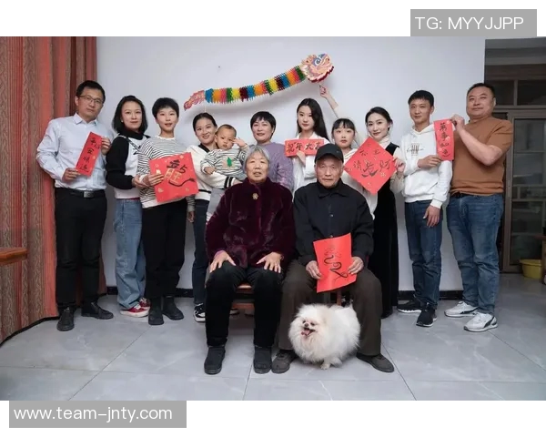 幸福满满的一家人库嫂分享全家福照甜蜜瞬间温馨满溢 幸福满满的一家人库嫂分享全家福照甜蜜瞬间温馨满溢