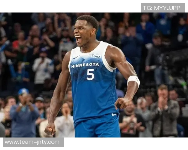 爱德华兹半场状态低迷仅得7分四项数据表现平平引发关注